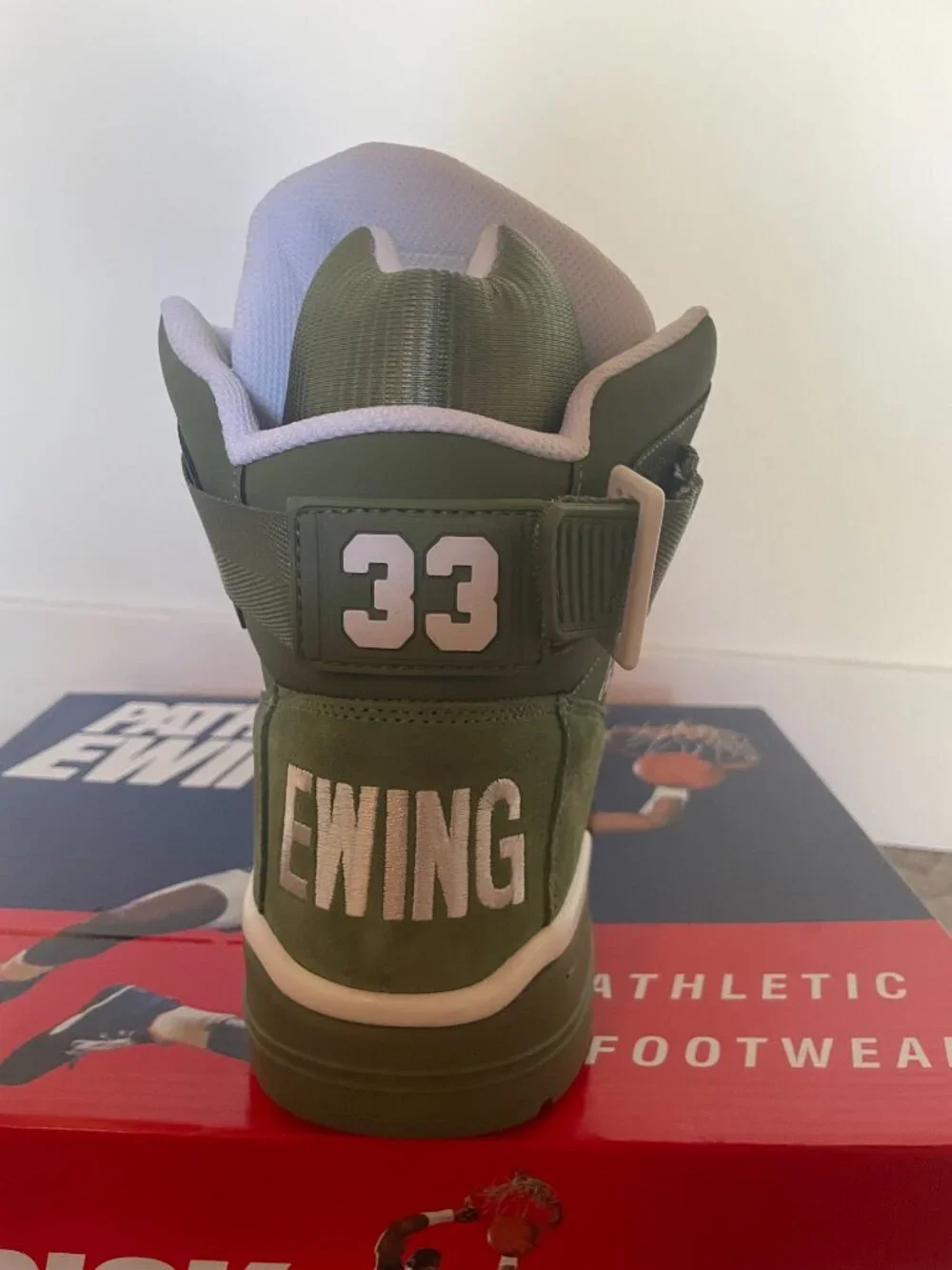 33 HI OG Basketball Shoes in Loden Green/White